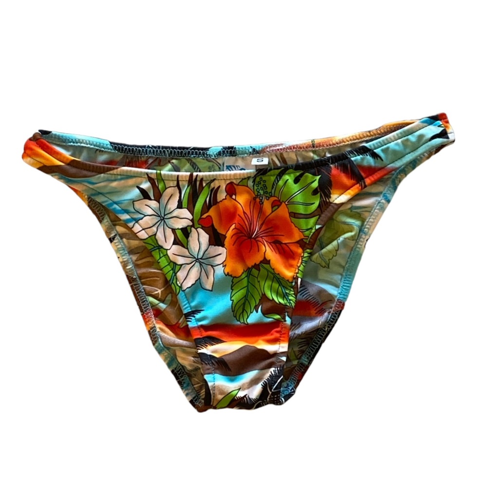 - Island Girl Hawaiian Floral Bikini Bottom. Size S. Great Condition!
